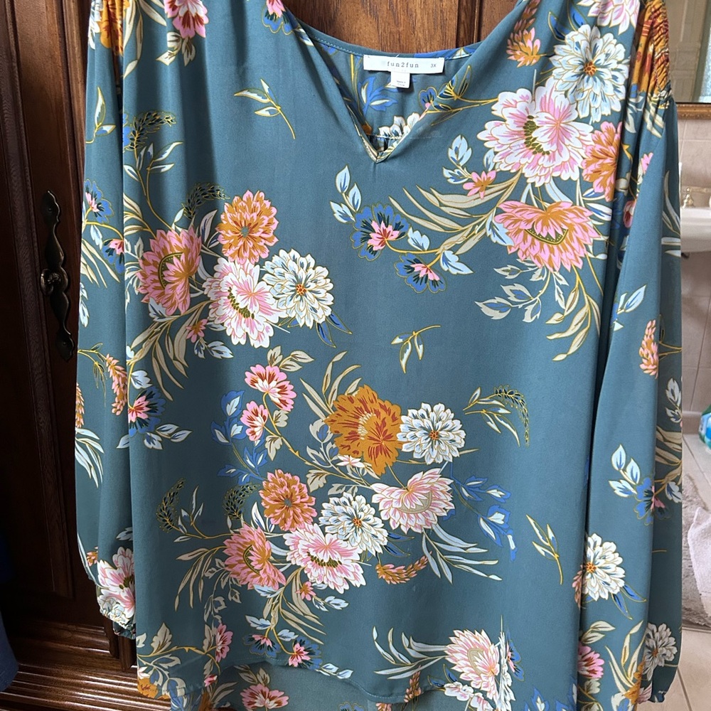 Long sleeve floral blouse, size 3X